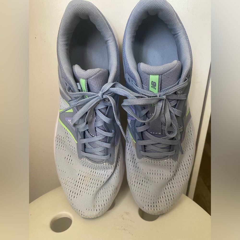 Women’s New Balance DRFT running shoes